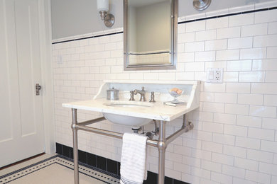 Example of a classic bathroom design in Chicago