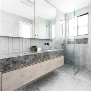 Photo of a contemporary bathroom in Brisbane with marble benchtops.