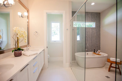 Inspiration for a bathroom remodel in Orlando