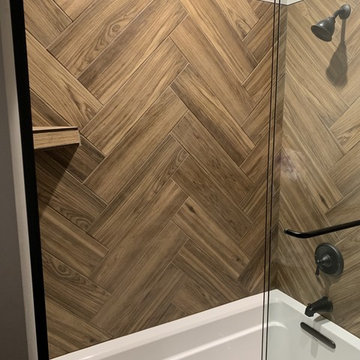 Wood-Look Tile Tub/Shower