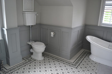 マンチェスターにあるトラディショナルスタイルのおしゃれな浴室の写真