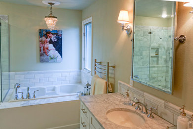 シアトルにあるコンテンポラリースタイルのおしゃれな浴室の写真