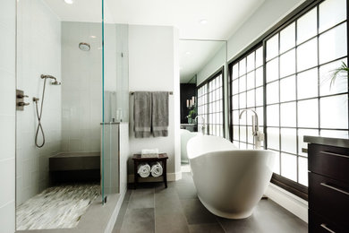 Example of an eclectic bathroom design in Los Angeles