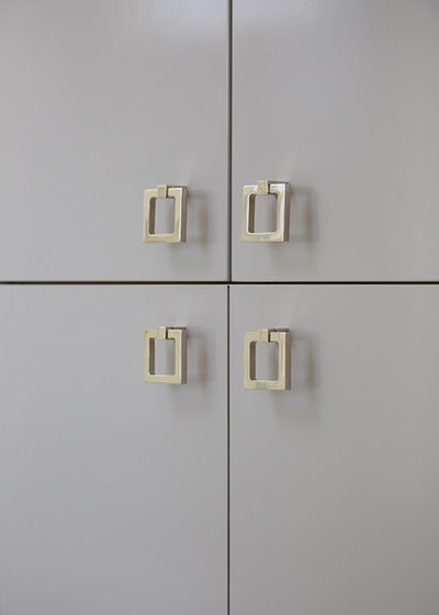 Minimalistisch Badezimmer by Eileen Deschapelles Interior Design