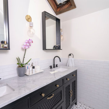 Zosia Mamet Cabin: Black and White Tile Bathroom