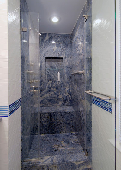 モダン 浴室 by Granitech Inc.