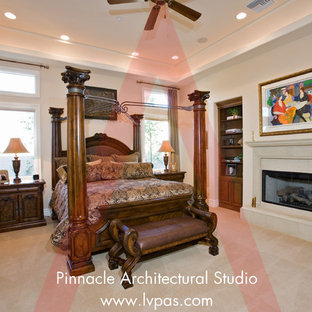 Ejemplo de dormitorio principal y abovedado, mediterráneo, extra grande, con paredes beige, suelo de madera en tonos medios, chimenea tradicional, marco de chimenea de hormigón y suelo marrón