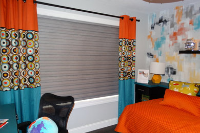 クリーブランドにあるコンテンポラリースタイルのおしゃれな寝室 (グレーの壁) のインテリア