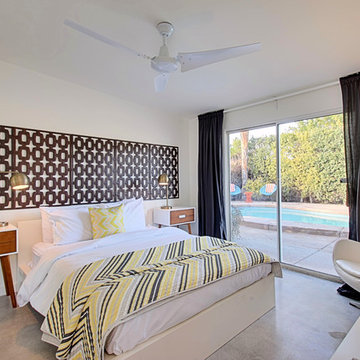 3 Palms - Poolside Guest Bedroom