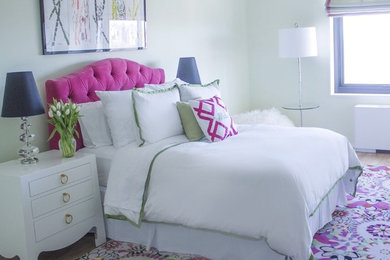 Example of a minimalist bedroom design in New York