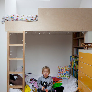 8. Bunk bed with Gus