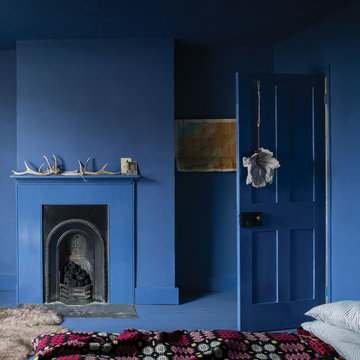 A bedroom painted in Pitch Blue No.220 by Farrow & Ball