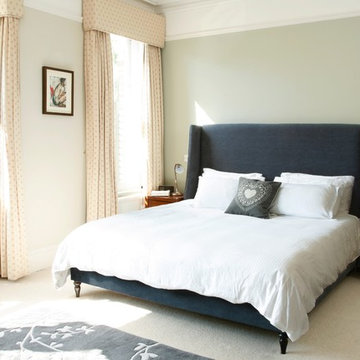 A classically styled London bedroom