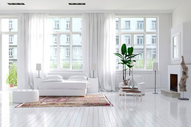 マイアミにある広い北欧スタイルのおしゃれな主寝室 (白い壁、塗装フローリング、標準型暖炉、漆喰の暖炉まわり、白い床) のインテリア