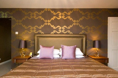 ロンドンにあるトラディショナルスタイルのおしゃれな寝室のレイアウト