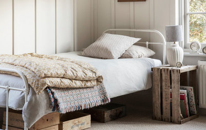 How to Decorate With Neutrals in a Bedroom