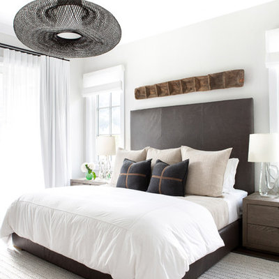 Bedroom - mid-sized cottage master bedroom idea in New York