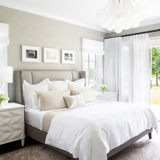 Imagen de dormitorio principal, de estilo de casa de campo, de tamaño medio, con paredes beige