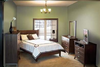 Example of a classic bedroom design in Tampa
