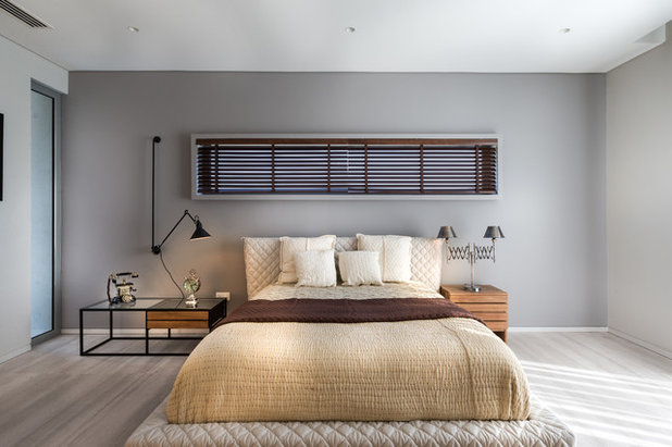 Modern Bedroom by Moriq