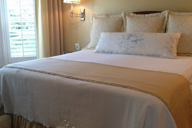 マイアミにあるトラディショナルスタイルのおしゃれな寝室のレイアウト