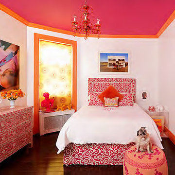 Any girls dream room; pop art & a fuchsia high gloss ceiling!