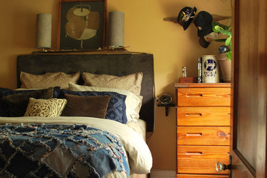 グランドラピッズにあるエクレクティックスタイルのおしゃれな寝室のレイアウト