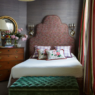 Mittelgroßes Klassisches Gästezimmer mit lila Wandfarbe und Teppichboden in Melbourne