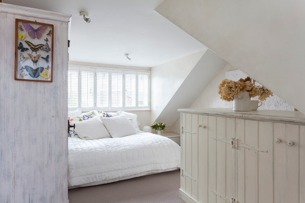 Shabby-chic Style Bedroom by Chris Snook