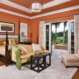 Imagen de dormitorio mediterráneo con parades naranjas