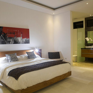 Diseño de habitación de invitados de estilo zen, grande, con paredes blancas y suelo de piedra caliza