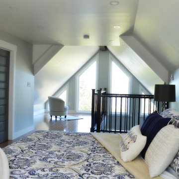 Bambury's Hillside Chalet - Master Bedroom Loft