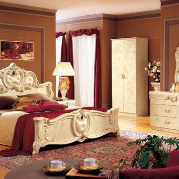 Barocco Traditional Bedroom Set in Ivory (Bed, 2 Nightstands, Double Dresser and