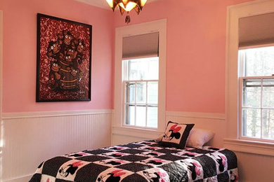 Imagen de dormitorio ecléctico grande con paredes rosas, moqueta y suelo gris