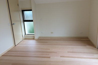 Foto de dormitorio principal minimalista