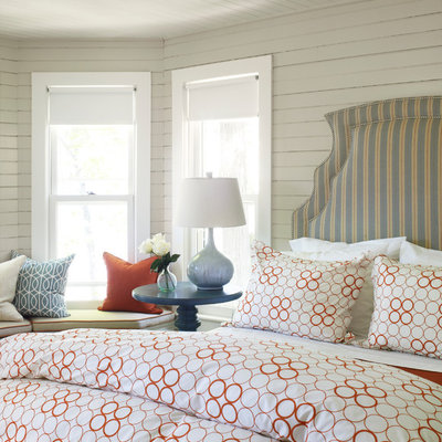 Inspiration for a timeless bedroom remodel in Chicago with beige walls