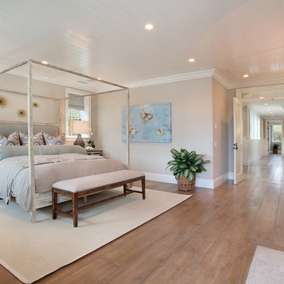 Bedroom - traditional bedroom idea in Orange County with beige walls