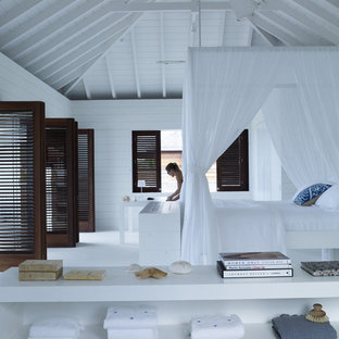 Imagen de dormitorio tropical extra grande