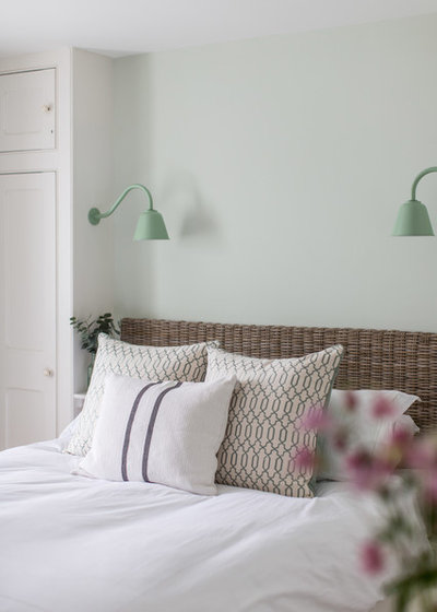 Beach Style Bedroom by Wickenden Hutley