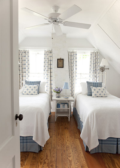 Beach Style Bedroom by Iliana Moore Interiors / Columbine Antiques