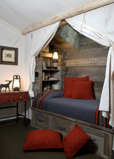 Rustic Bedroom by Montana Reclaimed Lumber Co.