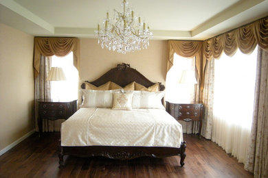 シアトルにあるトラディショナルスタイルのおしゃれな寝室のレイアウト