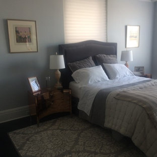 Foto de dormitorio principal, moderno, grande, con paredes grises y suelo de corcho