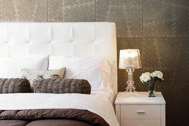 デトロイトにあるトランジショナルスタイルのおしゃれな寝室のレイアウト