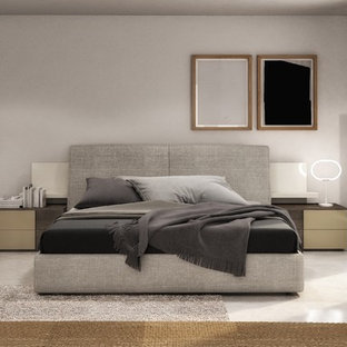 Bedroom - modern bedroom idea in New York