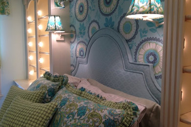 Bedroom - traditional bedroom idea in Philadelphia