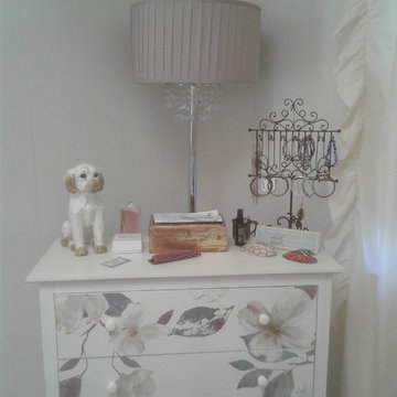bedroom dresser/lamp