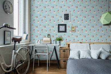 Idéer för shabby chic-inspirerade sovrum, med blå väggar