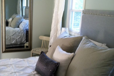 Example of a classic bedroom design in Chicago