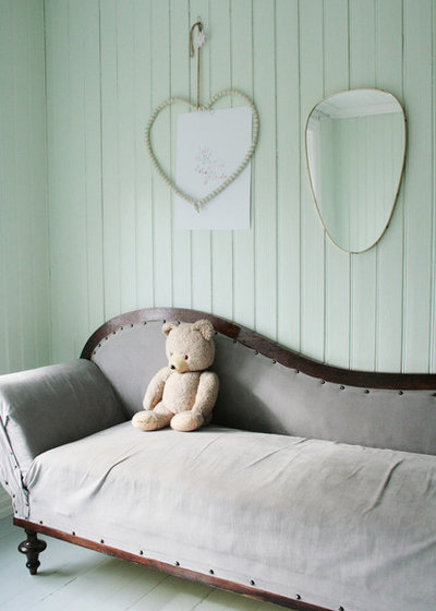 Shabby-chic Style Bedroom by Jeanette Karlsen